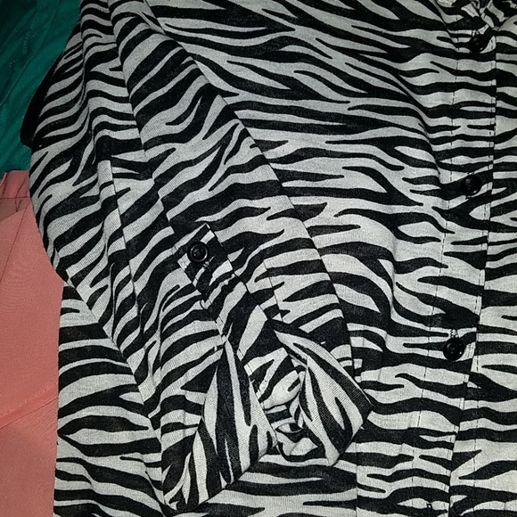 blouse - Picture 2 of 2